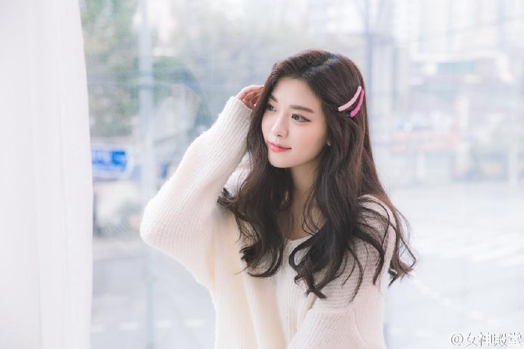 习近平主席《论教育》《习近平文化思想学习纲要》《近镜头：温暖的瞬间》繁体版在香港书展首发